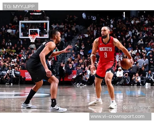 狄龙半场表现抢眼12投7中独揽全队最高15分并贡献3个篮板 狄龙半场表现抢眼12投7中独揽全队最高15分并贡献3个篮板